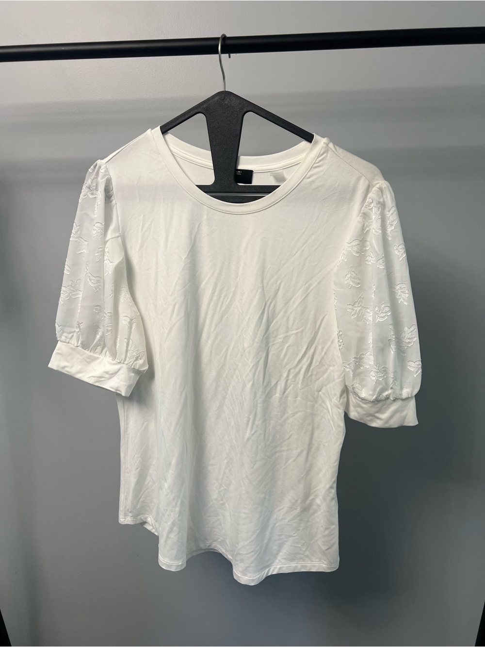 Tahari White Puff Sleeve Embroidered Tee